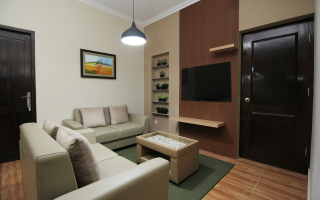 OYO 572 Omah Gedongkuning Syariah Homestay