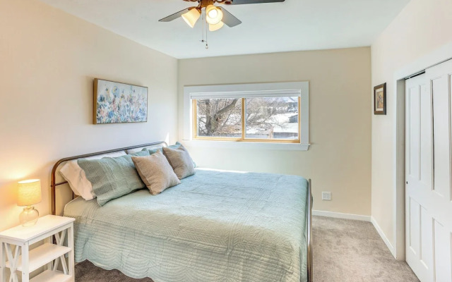 Patio & Mountain Views: Farmhouse in Mancos!