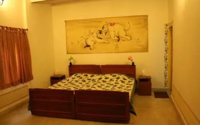 Ishwari Niwas Palace