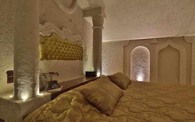 Romance Cave Suites