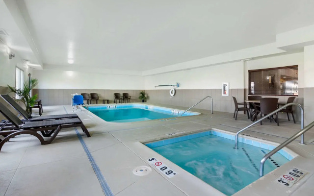 Comfort Suites Omaha East-Council Bluffs