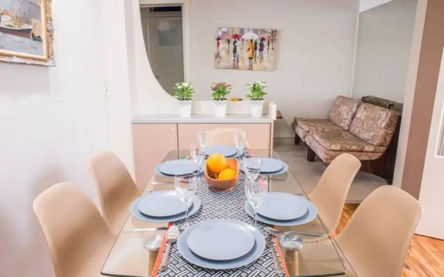 Modern Clean Apartment w h Balcony Near Metro, Athens