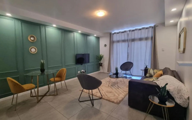 Accommodation Front - Prestigious 2 Sleeper Apartment with Harbour Views