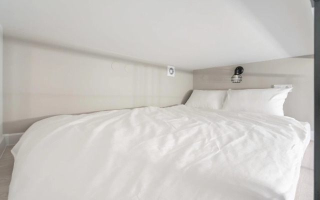 Метры в центре на улице Гатчинская 2/54