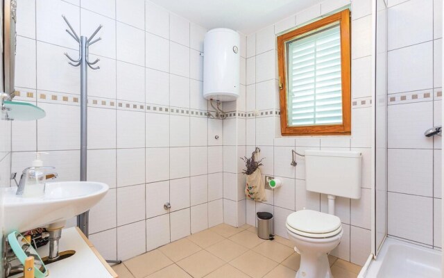 Beautiful Home in Crikvenica With Wifi, 2 Bedrooms and Jacuzzi