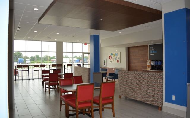 Holiday Inn Express & Suites Liberal