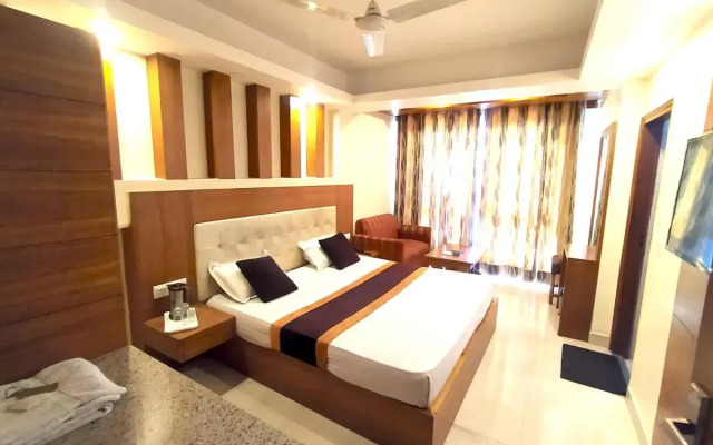 Hotel Samrat | On Mall Road with complimentary Parking