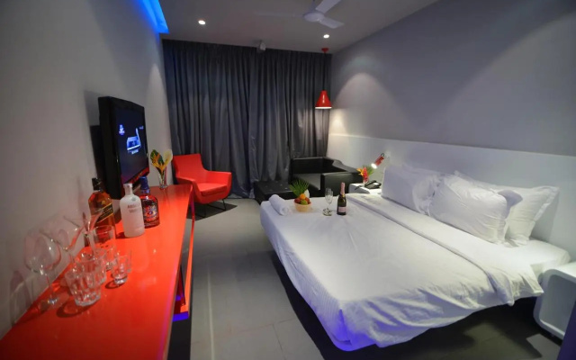 SinQ Party Hotel