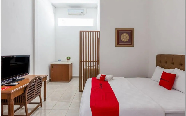 RedDoorz near Padang Galak Beach