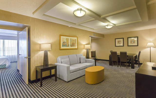 Embassy Suites by Hilton Piscataway Somerset