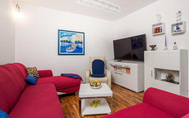 Stunning Home in Kremenici With Wifi and 2 Bedrooms