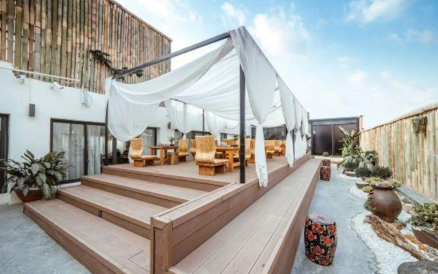 Yunfuli Yinsu Du Fu Thatched Cottage Business and Leisure B&B