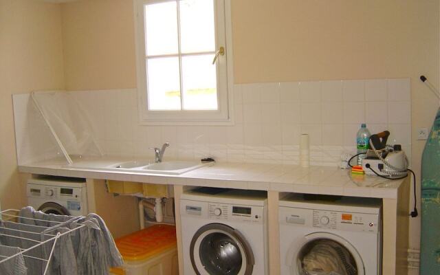 Domaine De Chantemerles