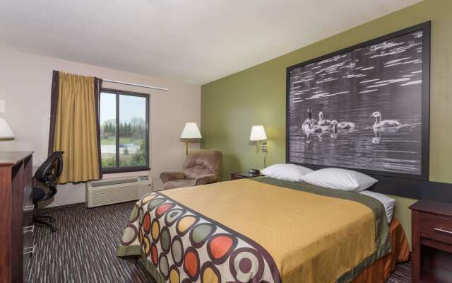 Super 8 by Wyndham Germantown/Milwaukee