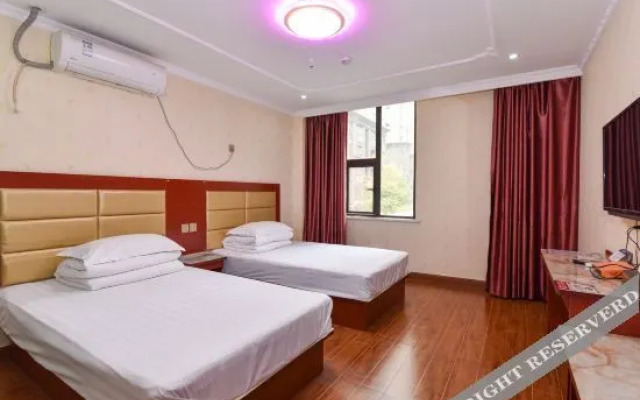 Yunshan Hotel (Henan National University Science Park Wutong Street Subway Station)