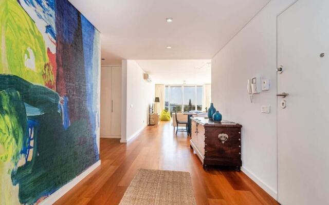 Gorgeous Apartment in Alges With Stunning Rooftop Pool