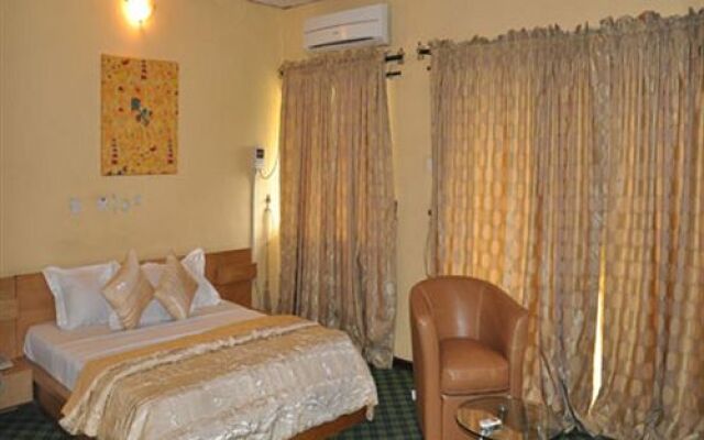 Solitude Hotel Yaba