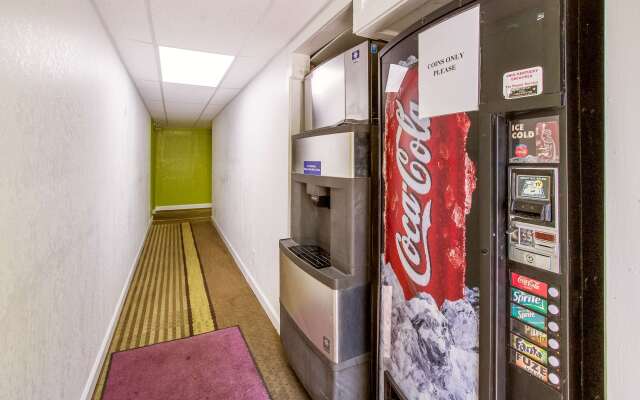 Motel 6 Rossford, OH