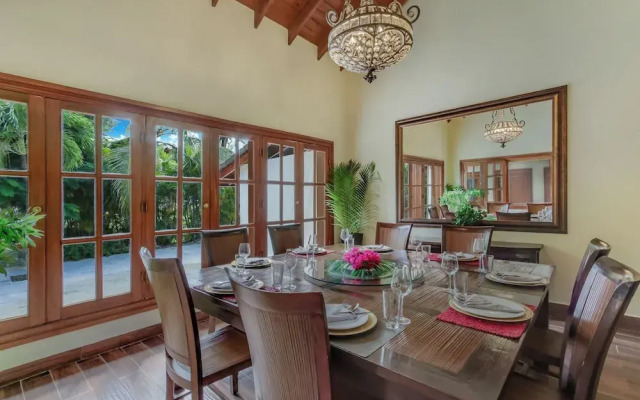Beautiful Villa with Pool Gym and Maid