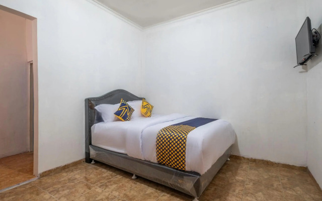 OYO Life 2412 Mandala Residence