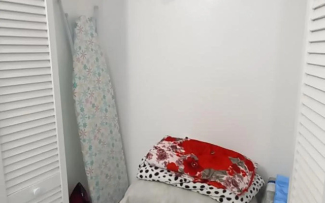 Cozy vacation retreat with free parking