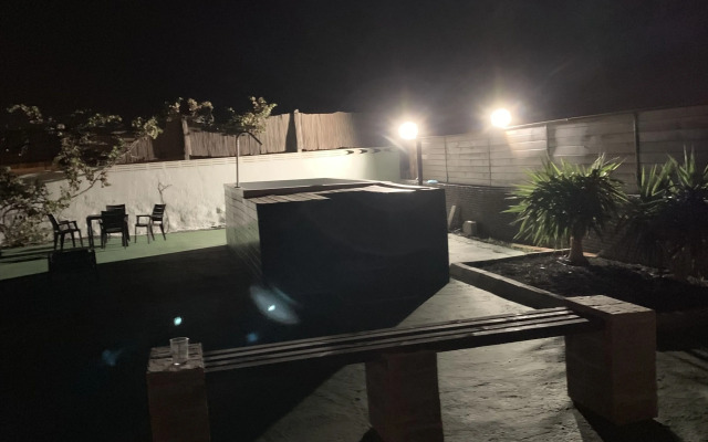 Valtisya House Pool & Airport