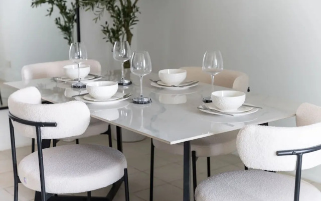 Prime 2BR Near Marina Mall Tram