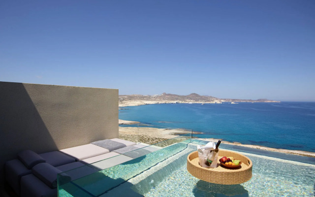 White Coast Pool Suites