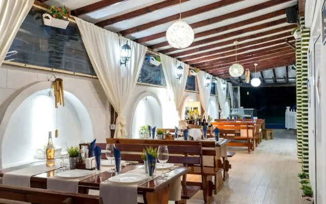 HOTEL Yanis