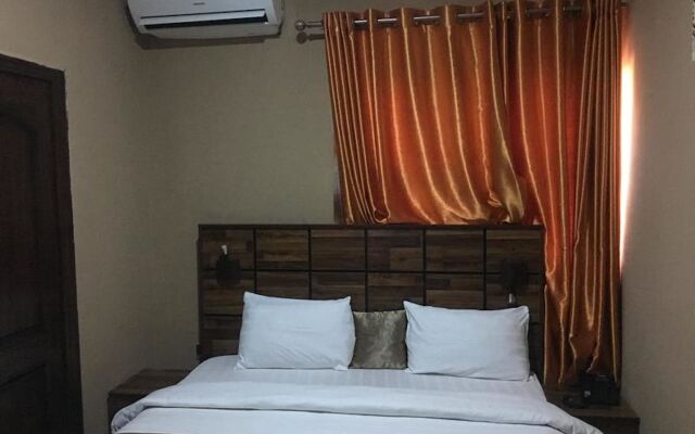 Momak 5 Hotel and Suites