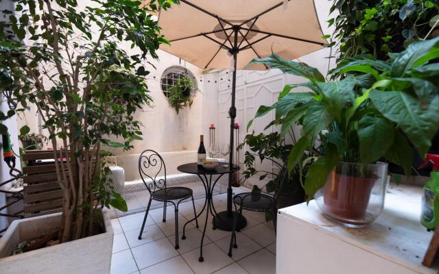 Chic And Style In Historical Via Giulia