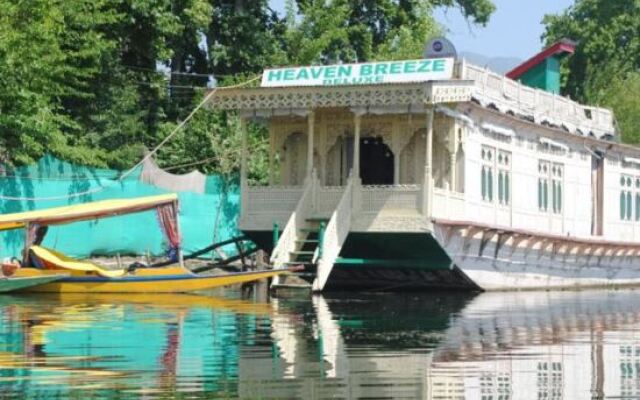 Heaven Breeze Group of Houseboats