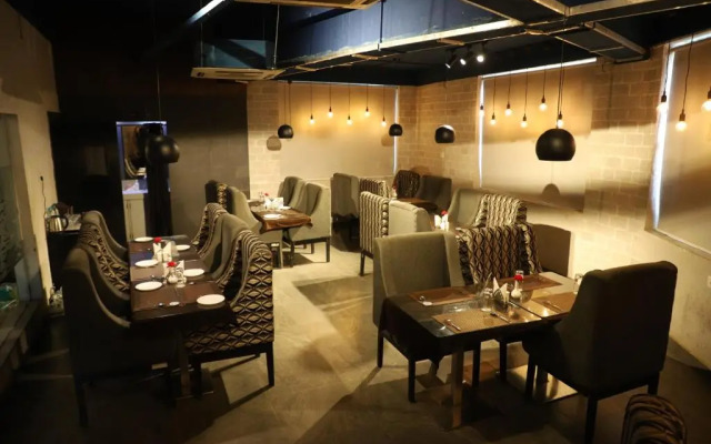 OYO 9265 Blue Lagoon Premium Hotel