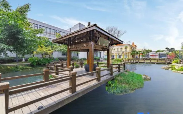 Chengdu Star Flower Garden Hotel (University Games Sports Center)