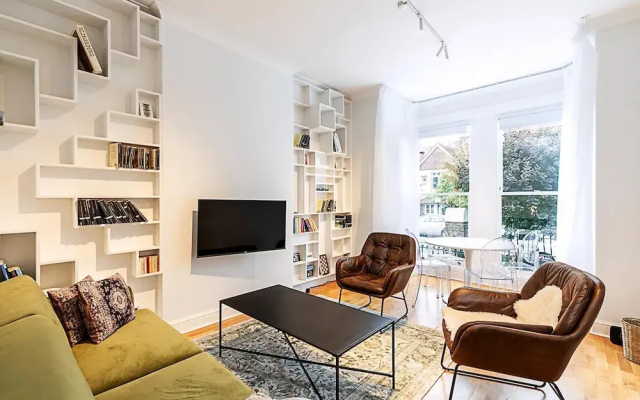 Charming Two-Bedroom Flat in West Hampstead