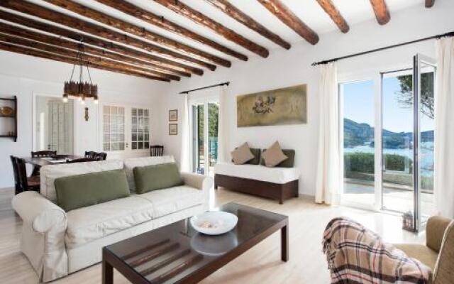 Thalia'S House