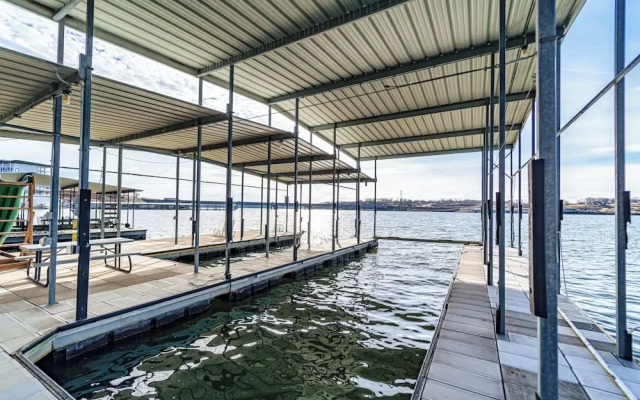 Redbud Retreat Amenity-filled Waterfront Home!