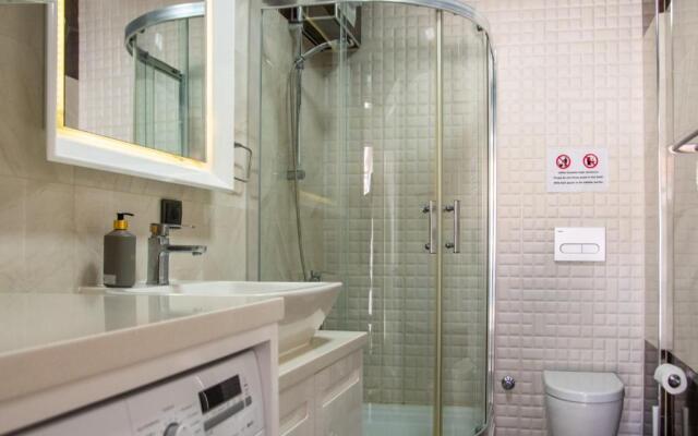 Vibrant and Central Flat Near Sea in Cesme