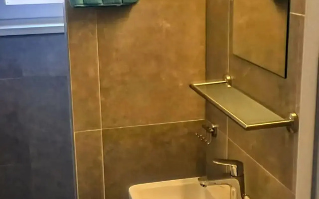 Modern Beachside Apartment