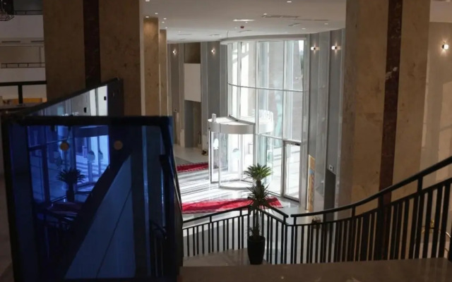 Khawarnaq Palace Hotel