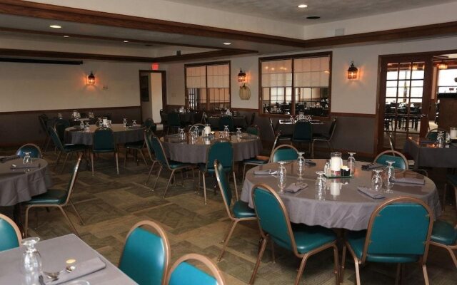 Shawano Four Seasons Hotel