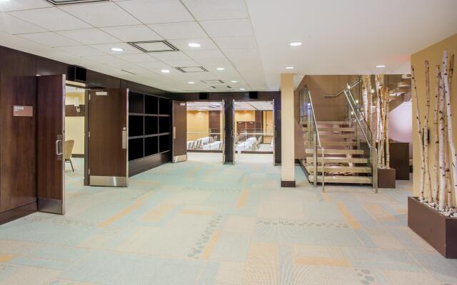 Crowne Plaza Lombard Downers Grove by IHG