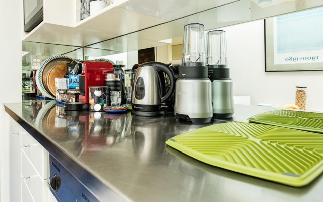 Luxe Executive Suite with breakfast and snacks in Paddington near Rushcutters Bay, Darlinghurst, St Vincents – Kitchen – Sydney