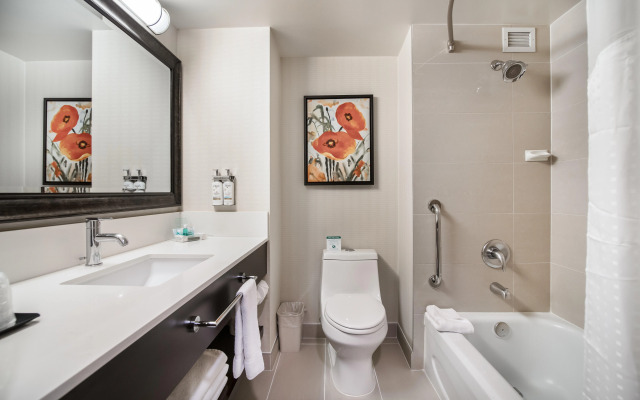 Holiday Inn Vancouver Centre by IHG