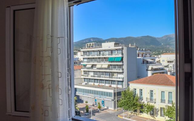 Cozy Flat on the Main Square 10min to the sea