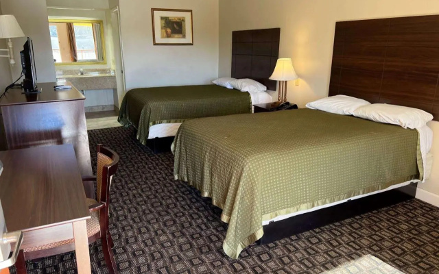 Days Inn & Suites by Wyndham Brewton