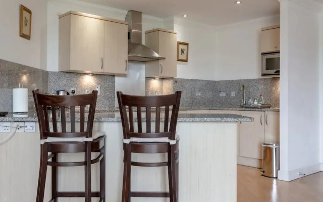 Large & Central 2BD Flat - Tower Hill