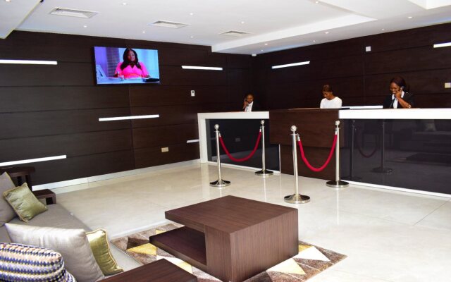 Monty Suites & Golf