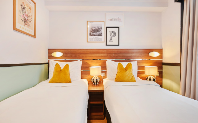Huttons Hotel, Victoria London