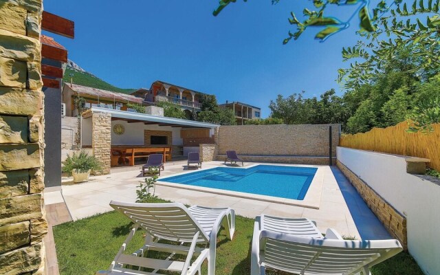 Nice Home in Kastel Stari With Wifi and 3 Bedrooms